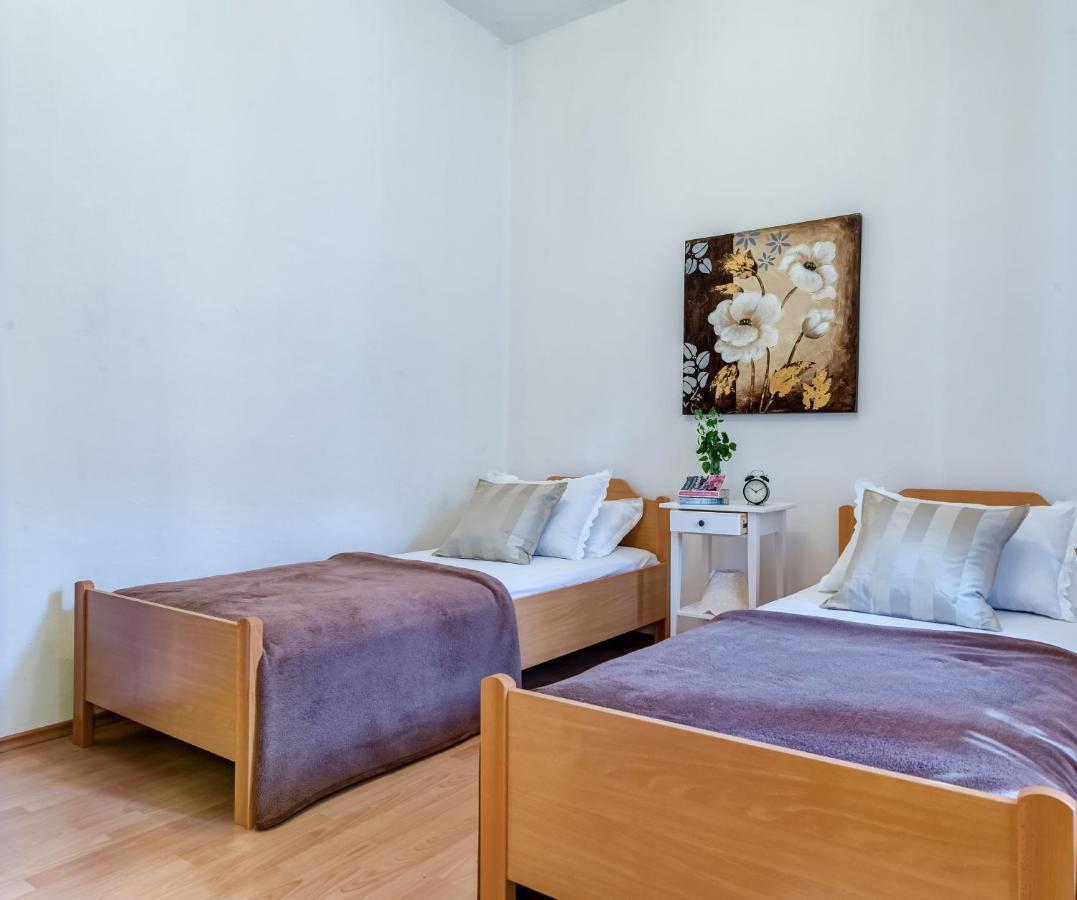 Apartments Bralic Vis Exterior foto